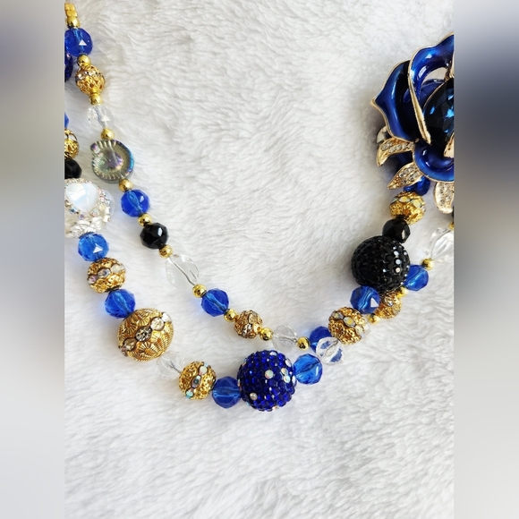 Elegant Blue and Gold Floral Bag Charm Chain - Picture 3 of 5